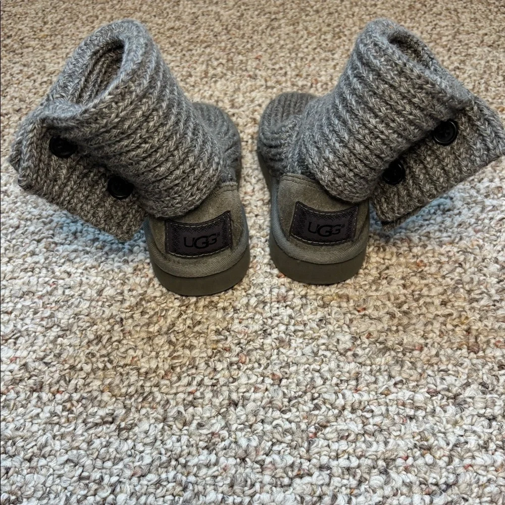 Toddler 8 sweater Ugg boots